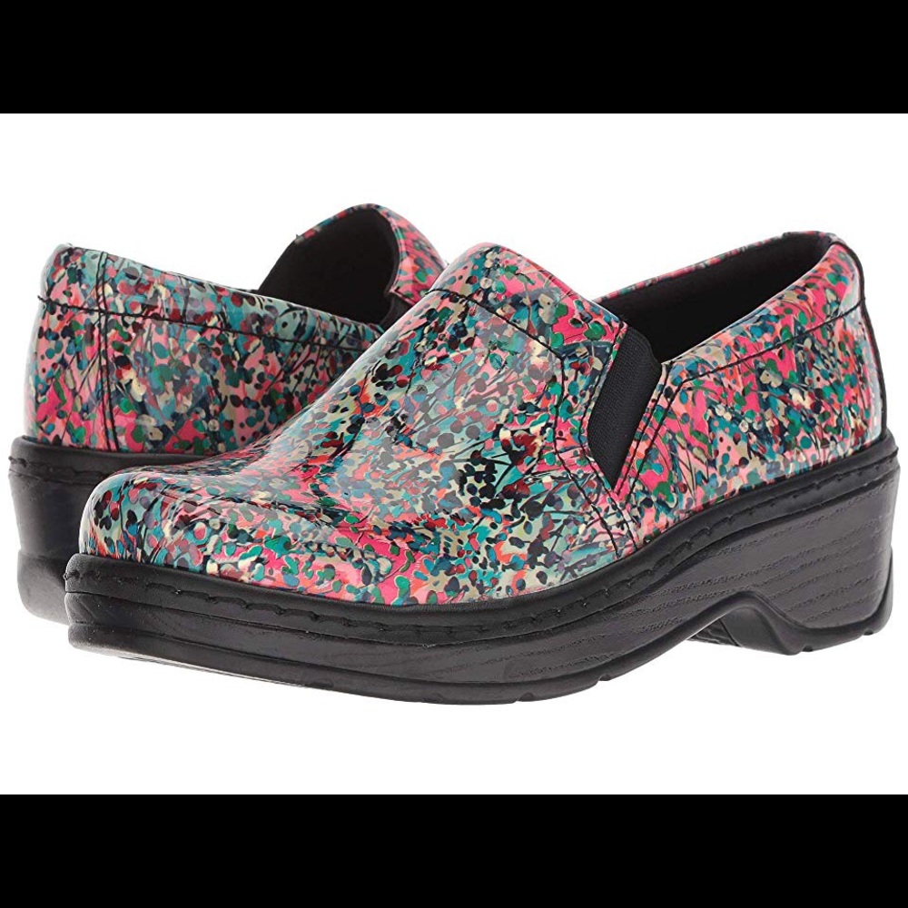 PRICED TO SELL Clogs for healthcare or culinary professionals